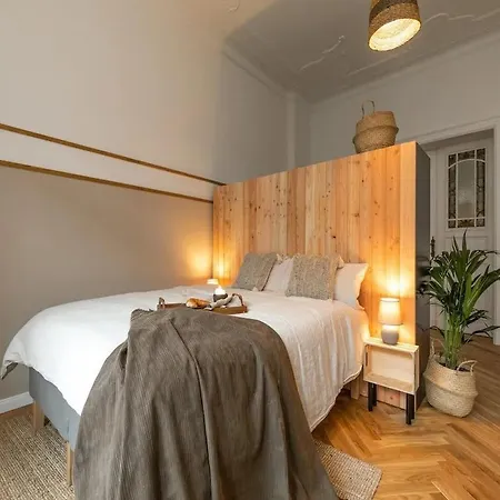 Center Luxury 4b Penthouse In
